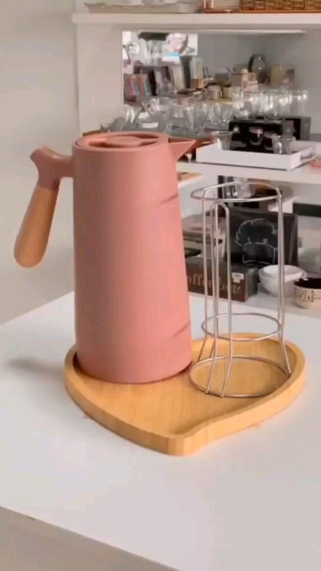 #cozinha #organização cantinho café, garrafa térmica, garrafa nórdica, copo, copos, cafeteira, aparador buffet, pratos, panelas, Dispenser organizador
