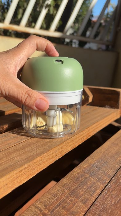 Mini Processador Elétrico 250ml – Portátil, recarregável e prático para o dia a dia! ⚡🥕