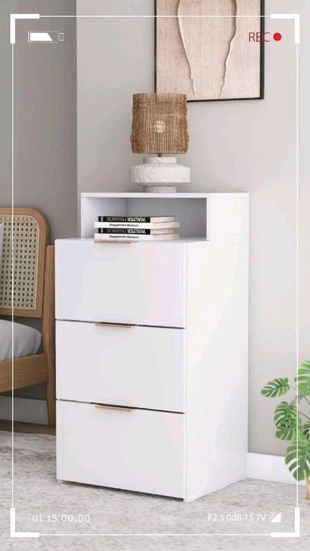 Já imaginou um móvel que combina design moderno e funcionalidade? Esse gaveteiro é perfeito para organizar qualquer espaço com estilo #mesadecabeceira