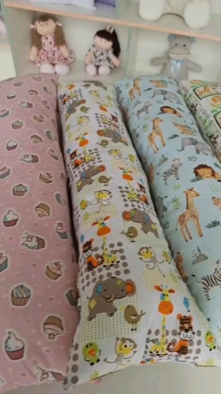 Travesseiro de Corpo para Crianças. Ótimo para colocar como apoio.      #travesseiroinfantil #travesseiro