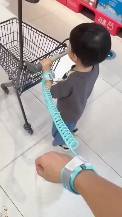 Pulseira guia infantil com trava segura, conforto e proteção em passeios. Ideal para crianças até 10 anos. #segurança #infantil #passeio