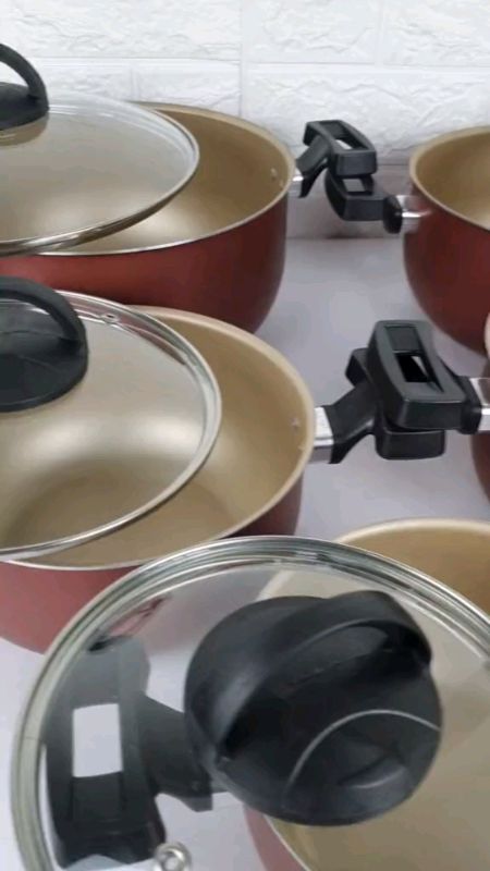 🍲 Cozinhar nunca foi tão fácil! Leve o jogo de panelas dos seus sonhos com revestimento em Teflon! 💥 #CozinhaPrática #CozinharComEstilo #dicadecasa