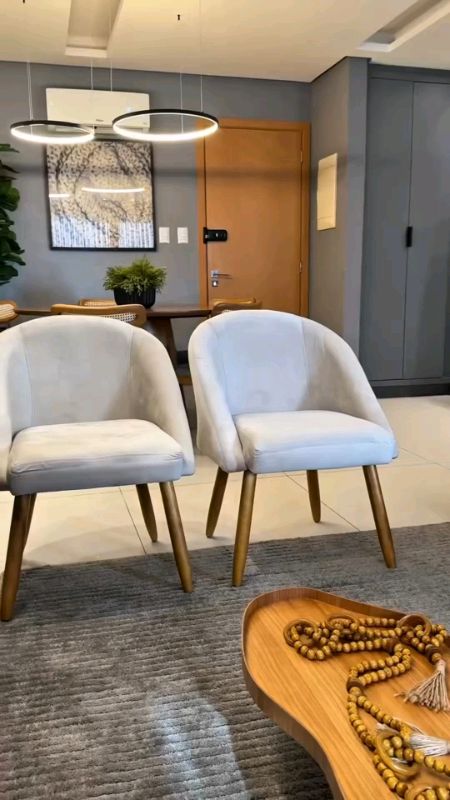 kit 2 Cadeiras Lua Slim Decorativa tecido veludo pés Palito.#kit2cadeiras #cadeiras #cadeiradedecoracao #cadeiradetecido #sala #decoracao