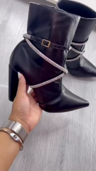 Bota Feminino Bico Fino Luxo Com Tiras De Strass Salto Bloco Bota Conforto #BotaFeminina #BotaLuxo #BicoFino #Strass #SaltoBloco #ModaFeminina