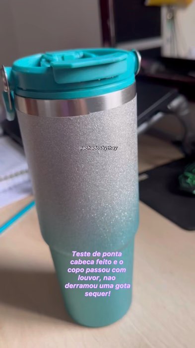 Copo térmico de glitter lindo, grande, eficiente, confortável e mantém muito a temperatura! #copotermico #garrafa #garrafatermica #stanley