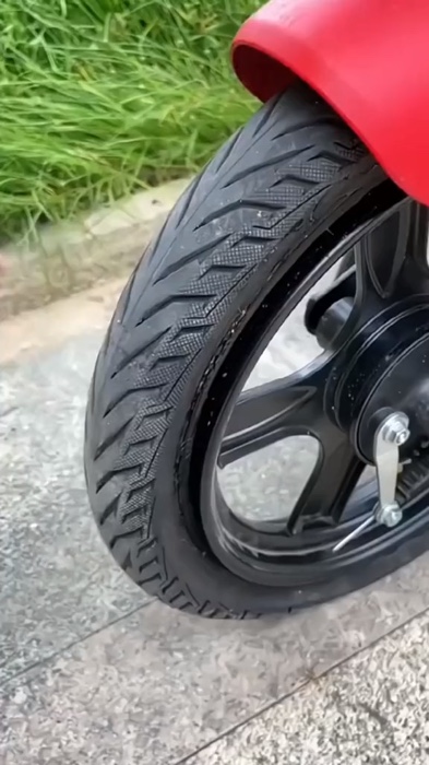 Carrinho Reboque para Moto com Pneu Furado: #ReboqueParaMoto #SocorroMecanico #EmergenciaMoto #PneuFurado #Motociclista #Manutencao #AcessorioAutomoti