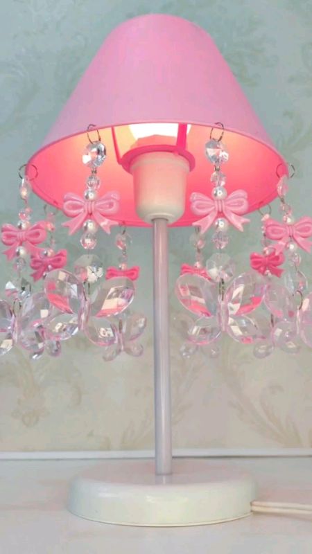 Abajur Infantil Luminária Decoração Quartinho de Bebê Menina Design Moderno Laços Rosa 17x30cm #abajur #decoracao