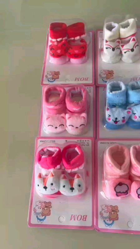 Kit com 3 pares de meia bebê antiderrapante 3D de algodão de 0-12 meses. #meiadebebe #meiainfantil #meiaantiderrapanteinfantil