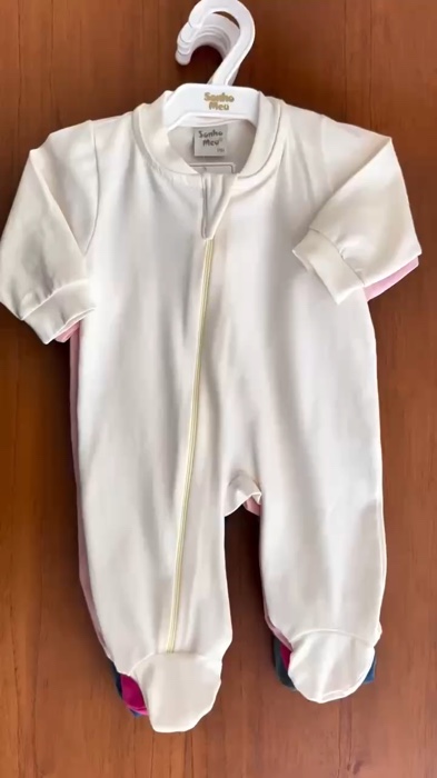 ￼Macacão Estampado Kit 2 Menina Bebê Algodão Zíper Vira Pé Inverno Infantil Macio Macacões