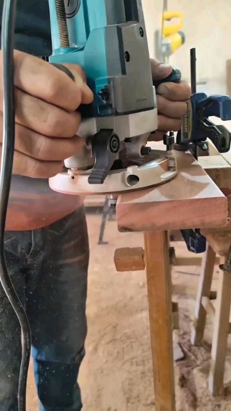 Tupia de Coluna Makita 1650W,12mm Profissional.#TupiaDeColuna #tupiamakita #tupiaprofissional #tupia #marcenaria #marceneiro #1650w