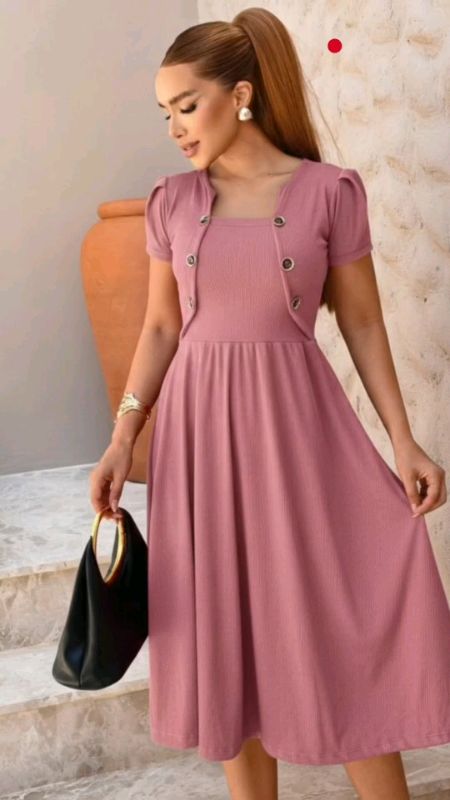 Midi Rodado Evangélico com Botões, Blazer Fake, Manga Bufante e Malha Canelada #vestidoevangelico #modaevangelica #vestidomidi #vestidorodado #ves