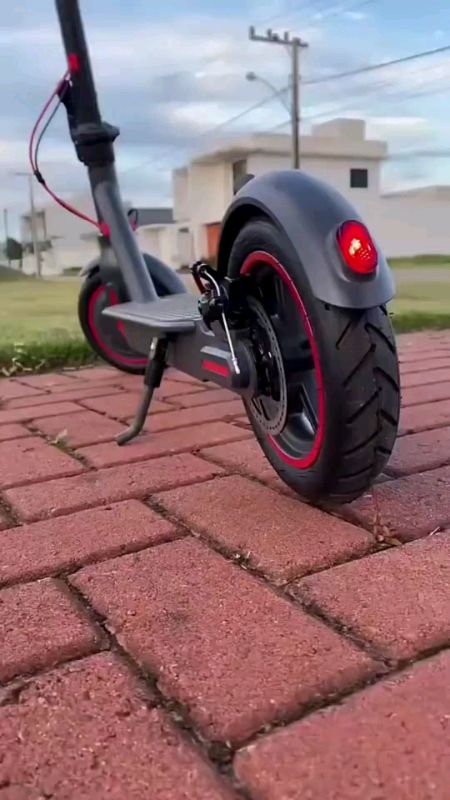 Patinete elétrico silencioso #patineteeletrico #patinete #diversao #patins