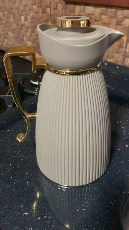 Garrafa Térmica Zaya Tuut 1L Canelada Design Sofisticado, Mantém Bebidas Quentes E Frias, Ideal Para Café E Chá Nude #garrafatermica #tuut #zaya
