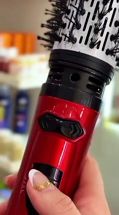 Escova Rotativa Profissional 2 em 1 – Tecnologia de Secagem e Modelagem com Elegância – 110V— isso aqui salva na correria 😳 #escovarotativa #prático