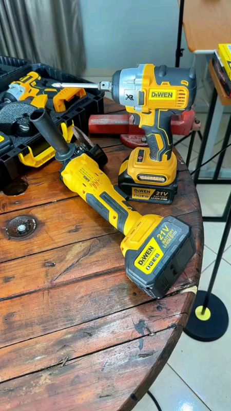 #kitferramentas#lixadeiraesmerilhadeira#chavedeimpacto#furadeira#parafusadeira#lixadeiraangular#usoprofissional#obra#reforma#construçao#ferramentas