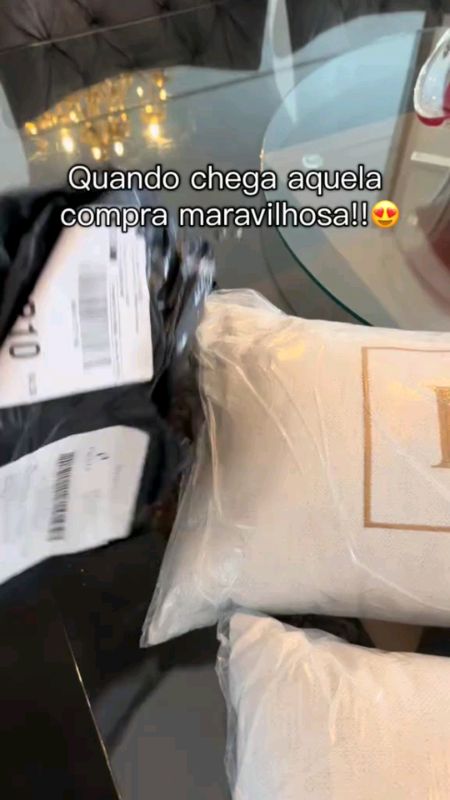 Almofada com Iniciais Bordadas | Almofadas Personalizadas Com Enchimento em Fibra Siliconada #almofada #personalizada #bordado #baguete #linho #veludo