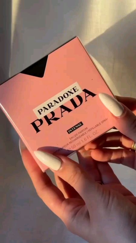 O Prada Paradoxe Eau de Perfume é aquele perfume que deixa rastro por onde passa 😍 #PradaParadoxe #perfumefemenino #cheiroderica #elegancia #perfume