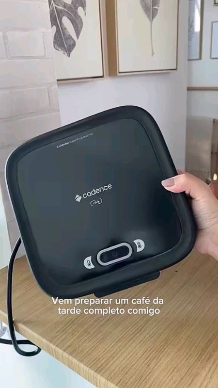 Sanduicheira Elétrica Cadence SAN400 750W Preto por R$108,99. Compre na Shopee agora!