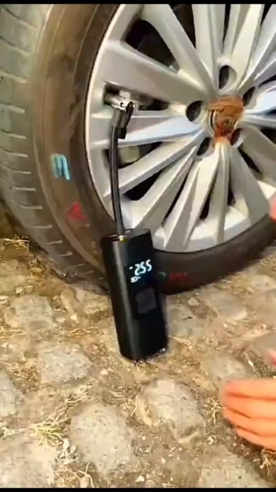 Mini Compressor de Ar Portátil 4 em 1 sem Fio para Pneus de Carro, Moto e Bicicleta -M6#compressor#enchepneu