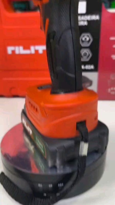 parafusadeira e furadeira 21v  brushless