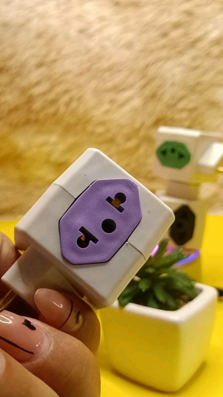 Adaptador para tomada 4 em 1 Bivolt