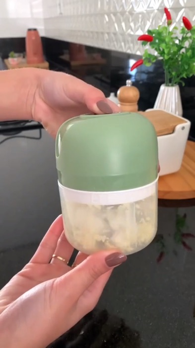 ￼Mini Processador Triturador Sem Elétrico 3 lâminas de aço inox USB 250ML De Alimentos Para Legumes #miniprocessador #trituradordealho #precessador