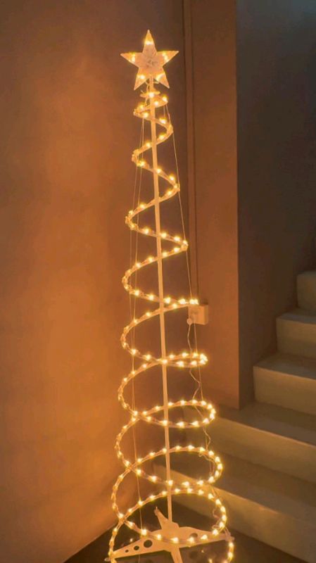 árvore de natal espiral led #arvoredenatal #ArvoreEspiral #arvoredenatalled #decoracaonatalina #luz #achadinhodasil❤️ #shoppebr #decoracao