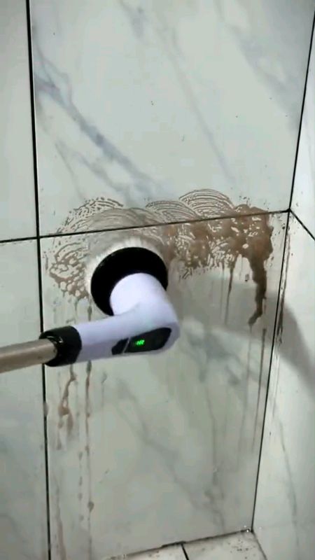 Limpeza sem esforço! ⚡ O esfregão elétrico 9 em 1 recarregável facilita sua rotina e deixa tudo brilhando em minutos.  #limpeza #casa #organização