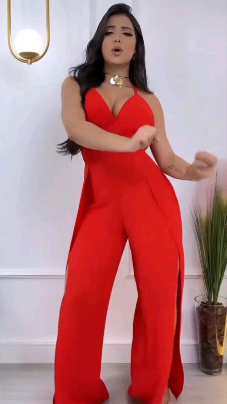 Macacão Longo Decotado de Alcinha e Fendas nas Laterais Pantalona Tecido Duna #macacao #longo #pantalona #decotado #fendaslaterais #tecidoduna #moda