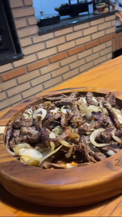 Gamela de madeira com tampa de vidro