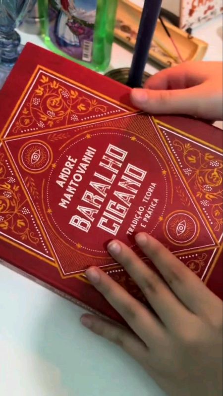 Baralho cigano com livro#baralho#tarot#baralhocigano#tarot#cartas#cartatarot#mulher#cartomante#espiritual#autoconhecimento#cartasciganas#jogodecartas
