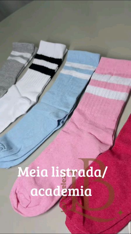 ​#meiaslistradas #meiacanomedio #meiaesportiva #meiaretro #lookcommeia #meiascoloridas #estilourbano #streetwearbrasil #meiaacademia#academia