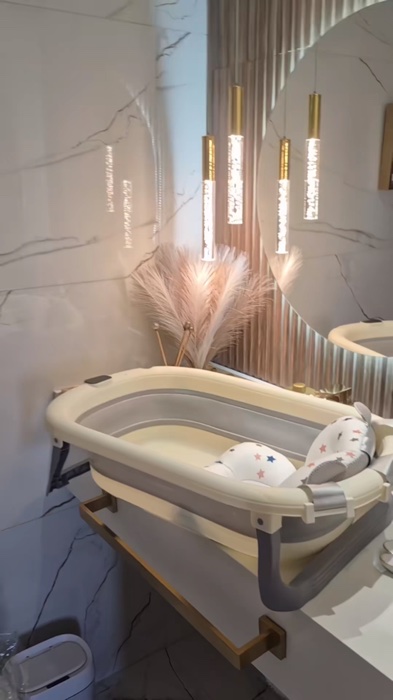 Banheira Para Bebe Dobravel Retratil Banhibaby Cinza Lisa COm Apoio de Chão#banheira #dobravel #comtermometro #banheiracomtermometro #banheiradobravel