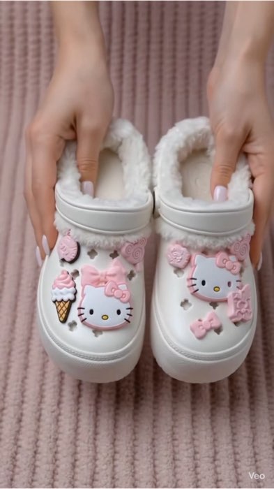 Pezinho quentinho ❄️Chegou o croc mais fofo da Shopee! Perfeita pra quem ama conforto sem abrir mão do estilo kawaii #chinelo #croc #achadinho