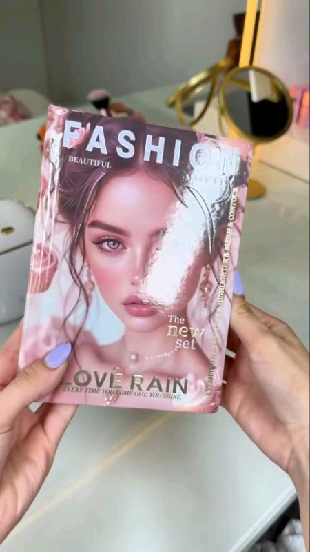 paleta de maquiagem completa love rain #loverain  #paletafashion  #paletadesombras  #maquiagem #blush #sombras  #batom #gloss #iluminador #contorno