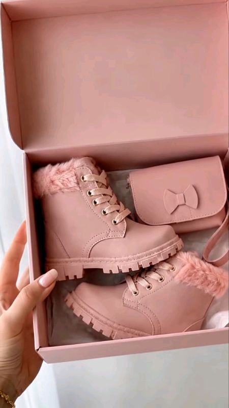 Bota infantil com bolsa