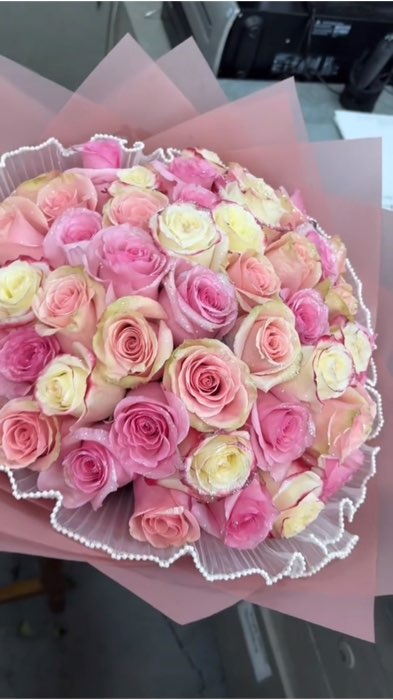 Papel de embrulho borda de pérolas #bordadeperola #papel #Embrulho #buque #fy #fyyyy #viral #buquedeflores