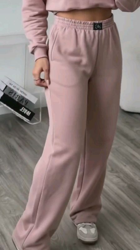 Calça pantalona feminina cintura alta no moletom confortável e estilosa calça wide leg #calçapantalona #calçafeminina #calçawideleg #calçamoletom