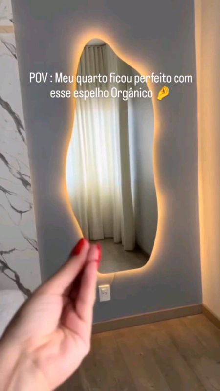 #EspelhoOrgânico #DecoraçãoModerna #EspelhoDecorativo #DecoraçãoDeInteriores #CasaEstilosa #DesignModerno #Tendência2026 #EspelhoComLED #SalaDecorada