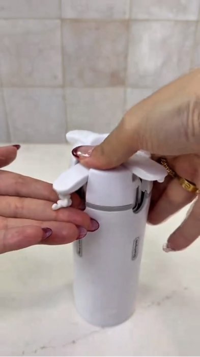 👆 Clique acima para comprar o produto do vídeo e siga para mais vídeos como esse #dispenser #4em1 #frasco #recarregavel #frascorecarregavel