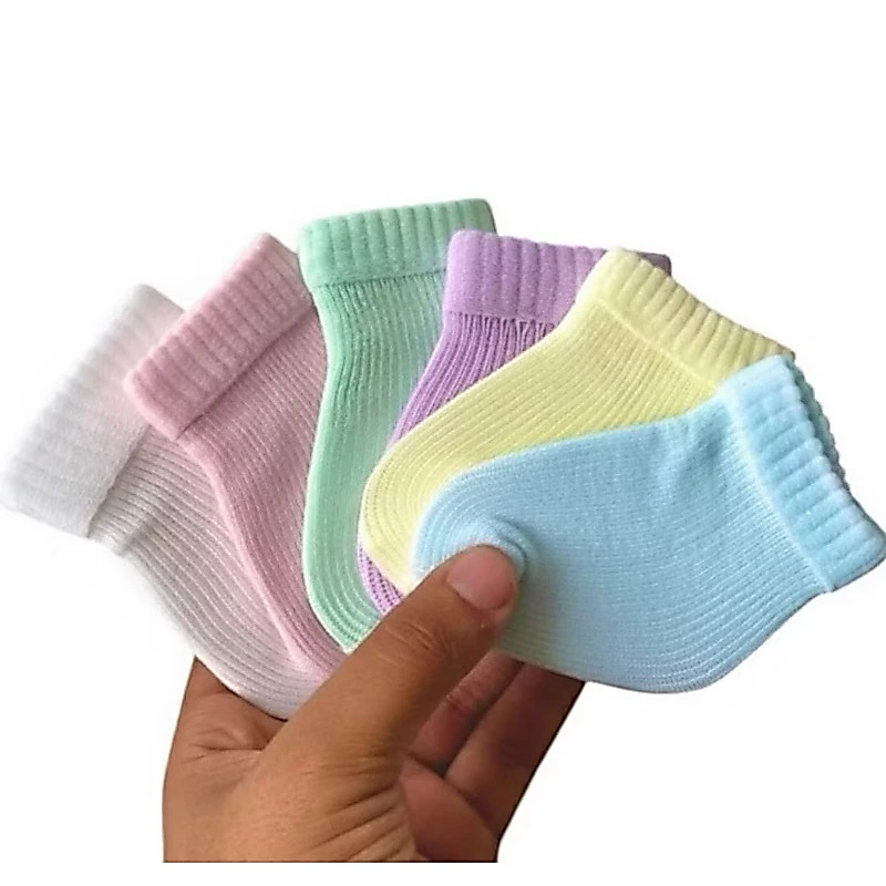 Kit com doze pares de meias para bebê