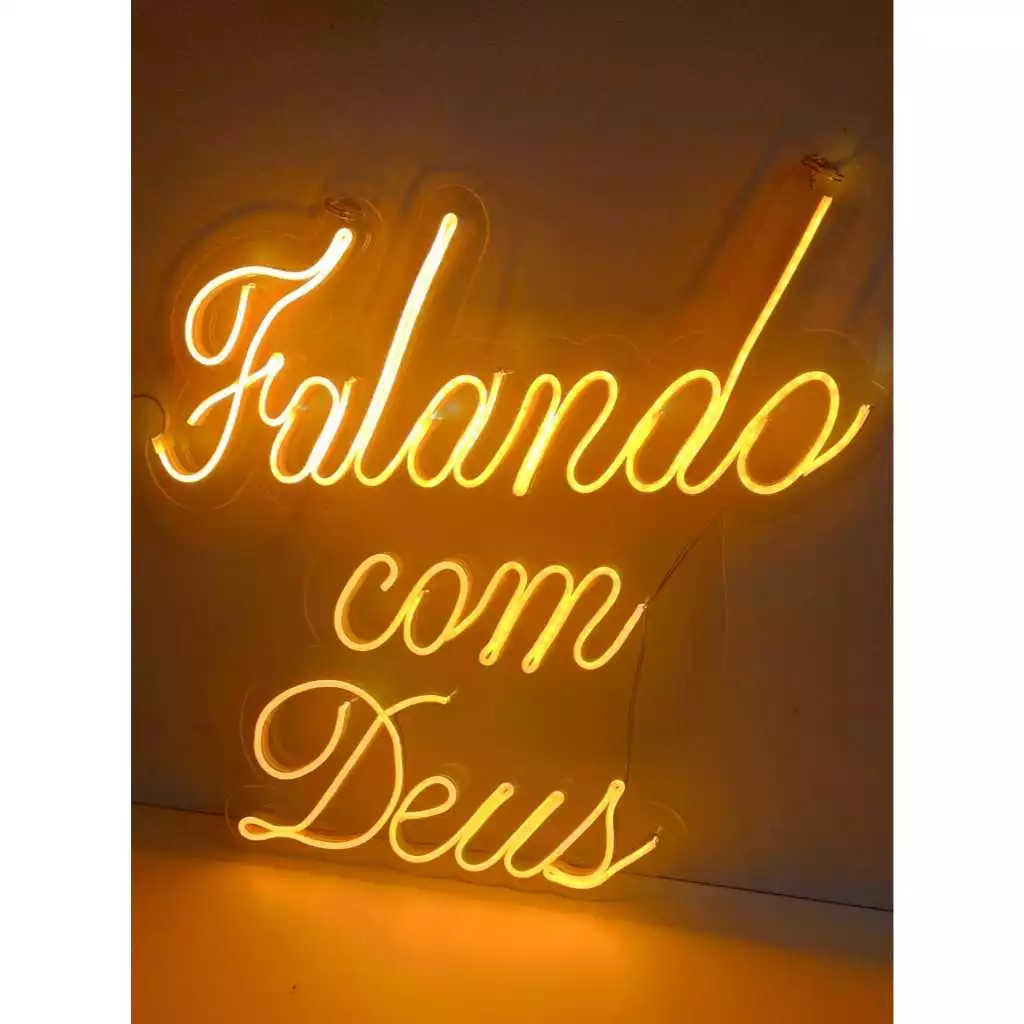 Placa de LED neon falando com Deus 70 cm de altura